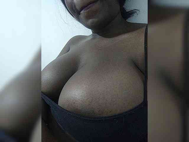 Pamelita221 webcam