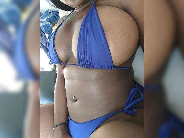 Pamelita221 webcam