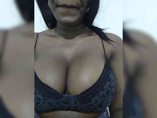Pamelita221 webcam
