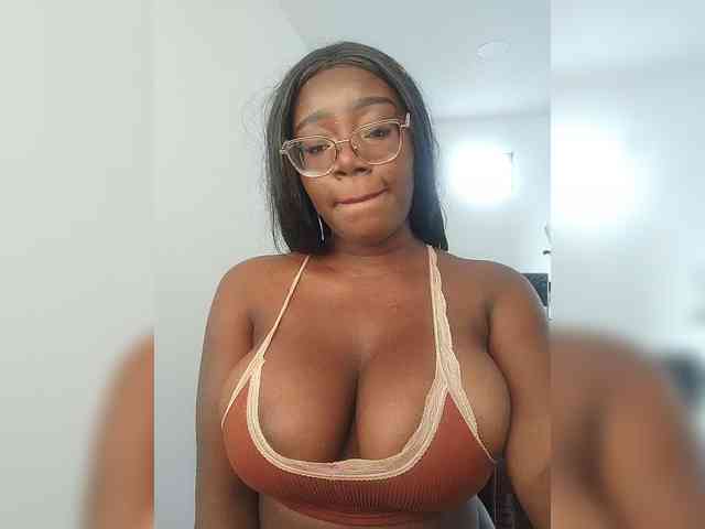 Pamelita221 webcam