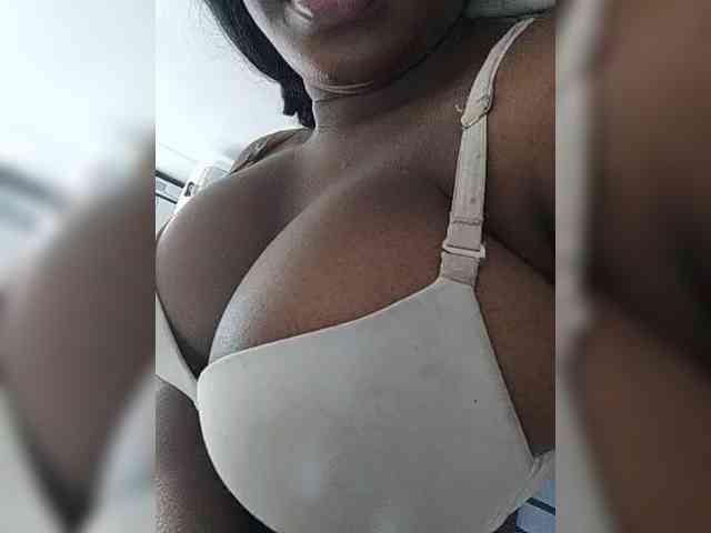 Pamelita221 webcam