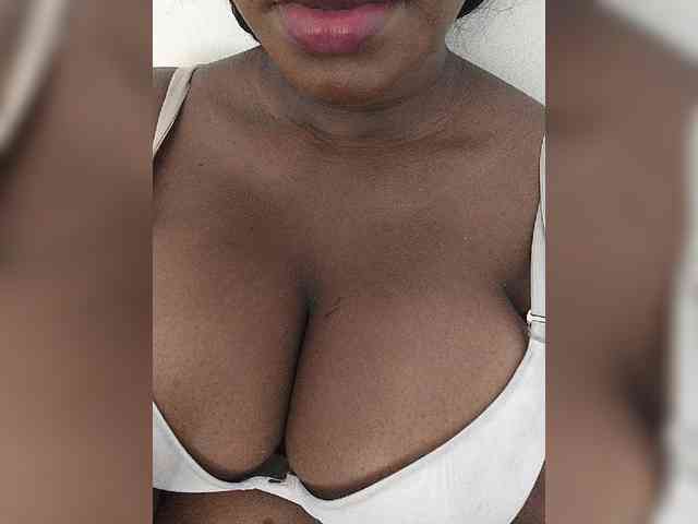 Pamelita221 webcam