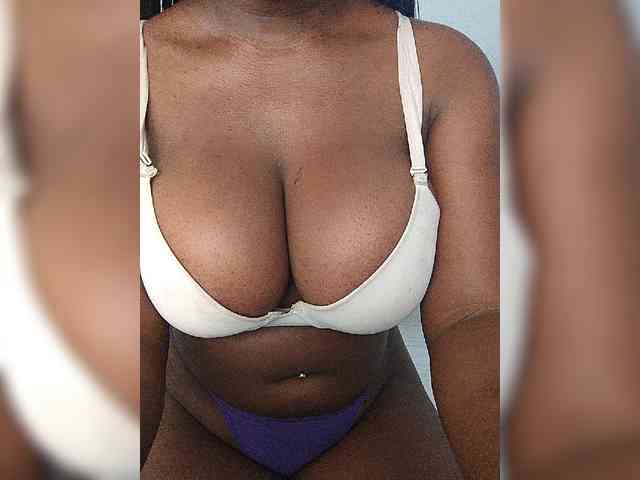 Pamelita221 webcam