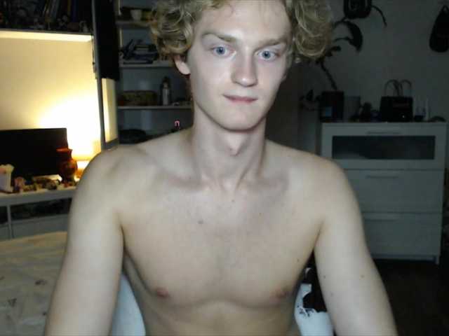 DanielYumm live webcam show