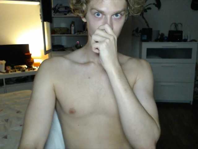 DanielYumm live webcam show