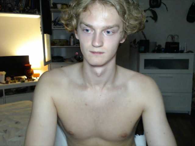 DanielYumm live webcam show