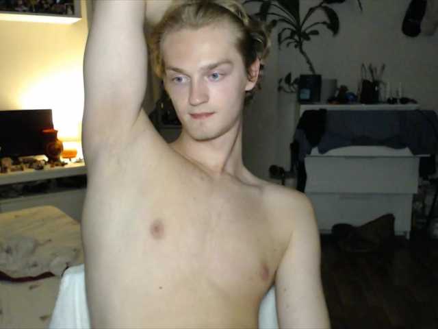 DanielYumm live webcam show