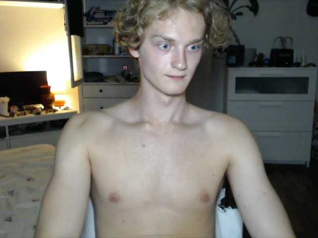 DanielYumm live webcam show