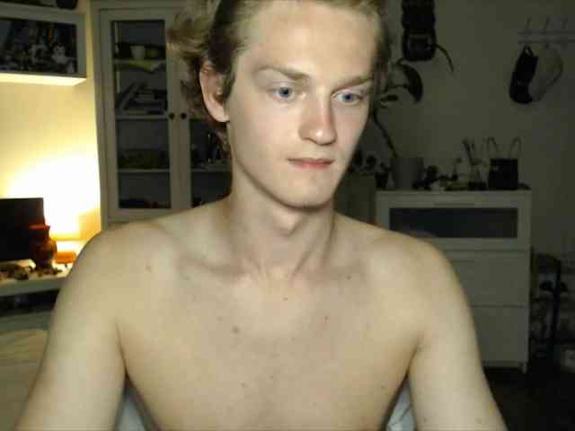 Danielyumm's cam show statistics and live stream