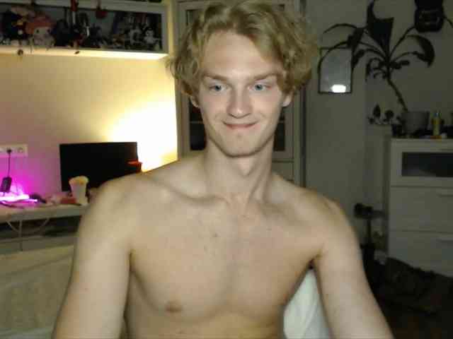 DanielYumm Sex Cam Show