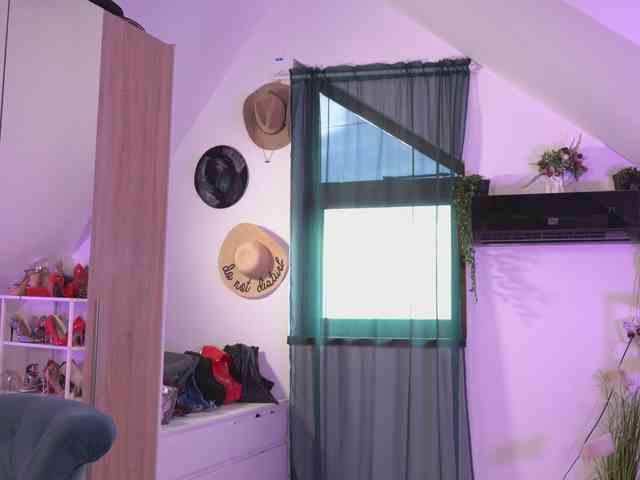VixenIvy webcam