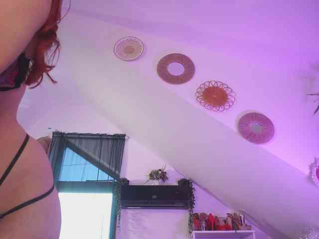 VixenIvy webcam
