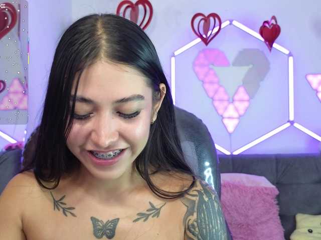 MiaAdams live cam on BongaCams