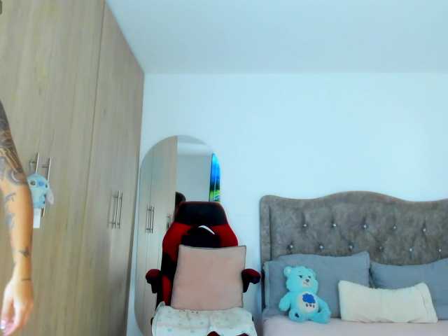 MiaAdams live cam on BongaCams