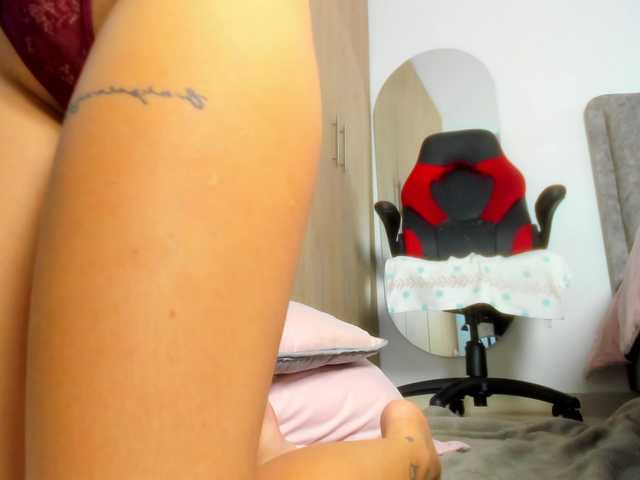 MiaAdams live cam on BongaCams