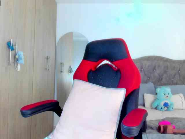MiaAdams webcam