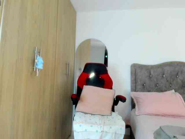 MiaAdams webcam