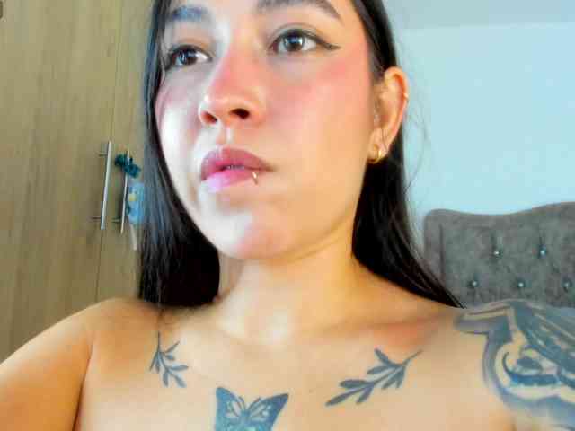 MiaAdams webcam