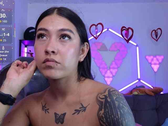 MiaAdams webcam