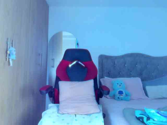 MiaAdams webcam