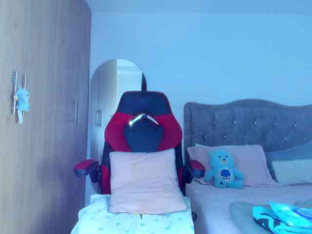 MiaAdams webcam