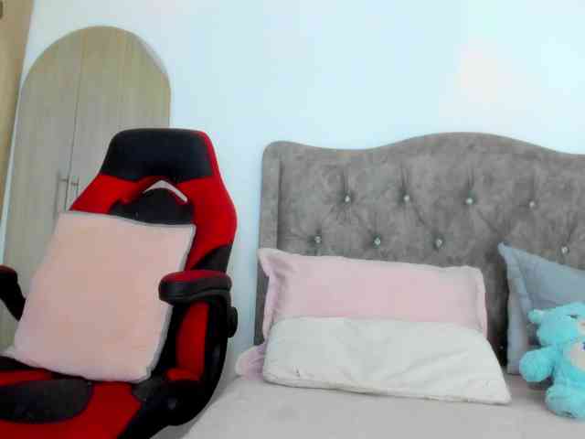 MiaAdams webcam