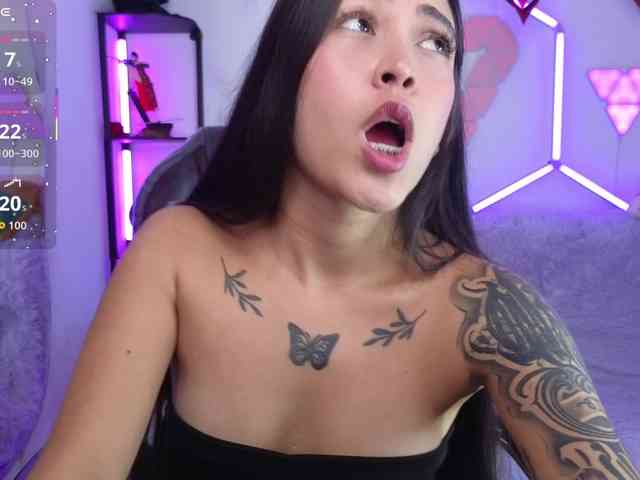 MiaAdams webcam