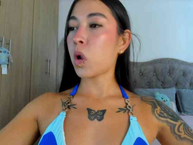 MiaAdams webcam
