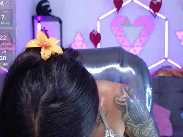 MiaAdams webcam