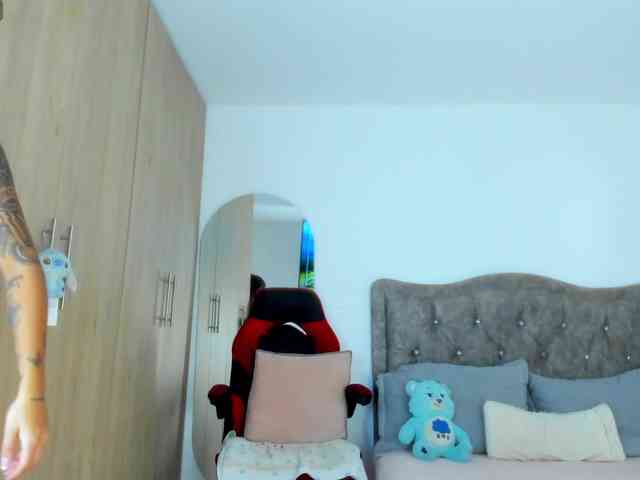 MiaAdams webcam