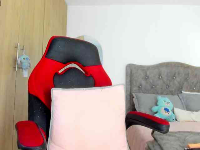 MiaAdams webcam