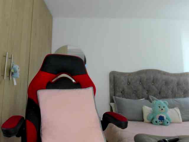 MiaAdams webcam