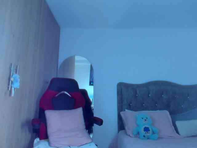 MiaAdams webcam