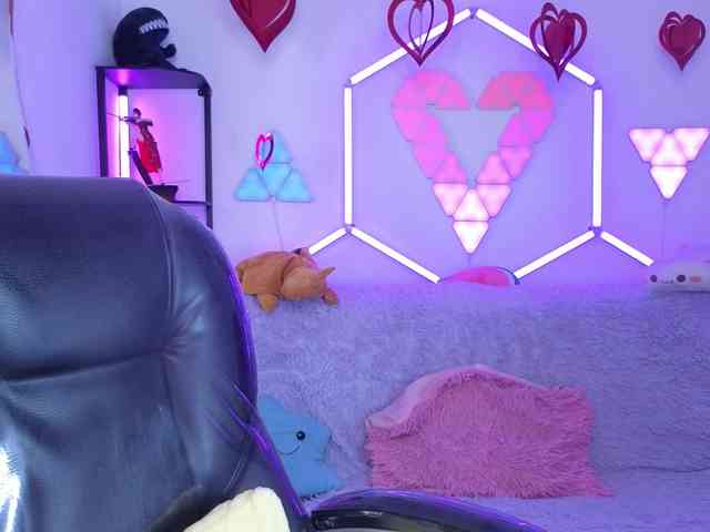 MiaAdams webcam