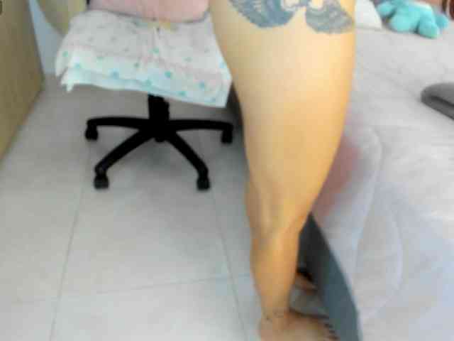 MiaAdams webcam