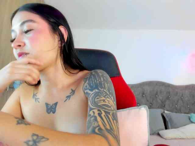 MiaAdams webcam