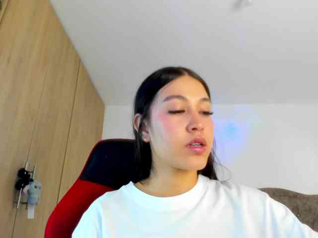 MiaAdams webcam