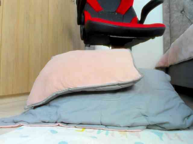 MiaAdams webcam