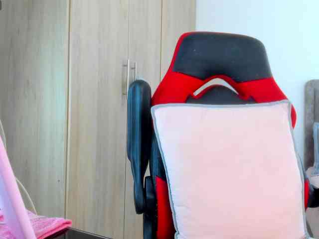 MiaAdams webcam