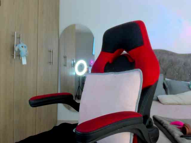MiaAdams webcam