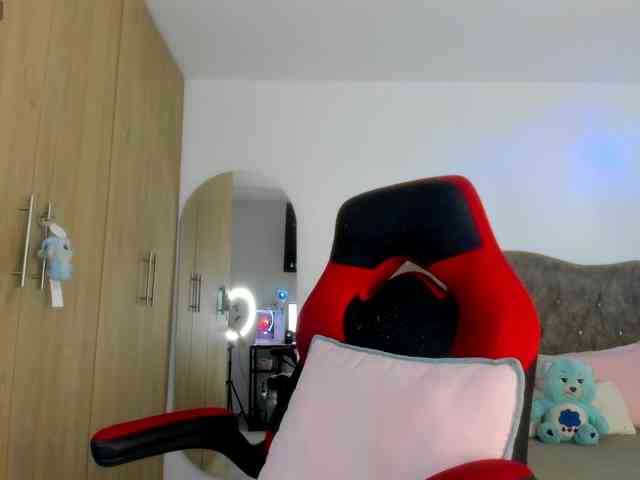 MiaAdams webcam