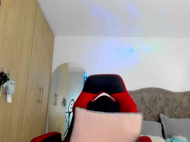 MiaAdams webcam