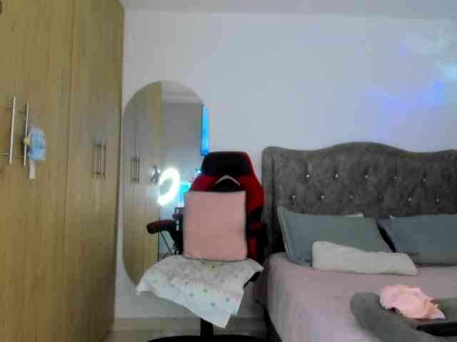 MiaAdams MiaAdams