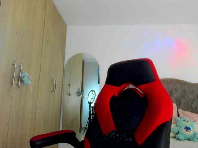 MiaAdams webcam