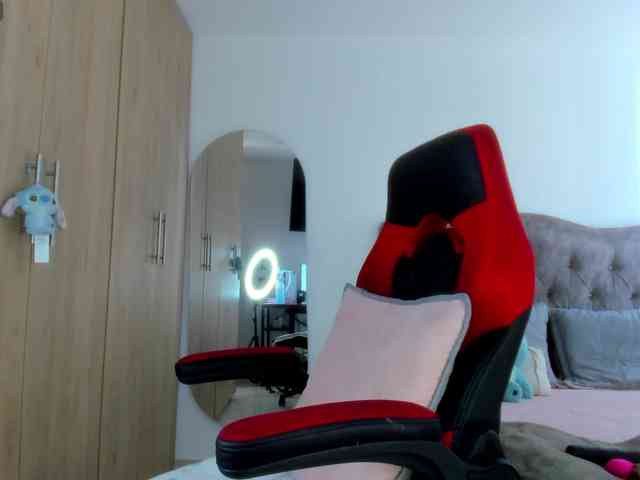MiaAdams webcam