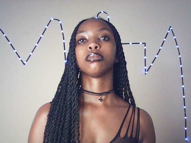 Malaika-Nior's BongaCams show and profile