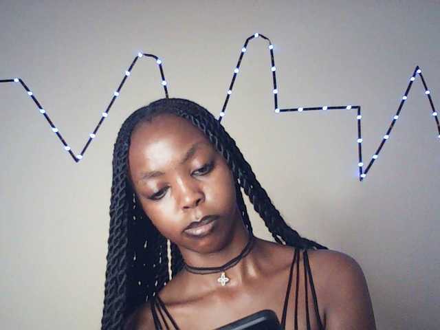 Malaika-Nior's BongaCams show and profile