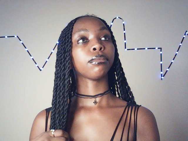 Malaika-Nior's BongaCams show and profile