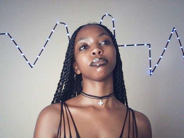 Malaika-Nior's BongaCams show and profile