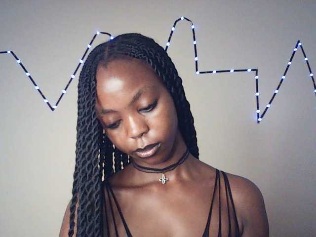 Malaika-Nior's BongaCams show and profile